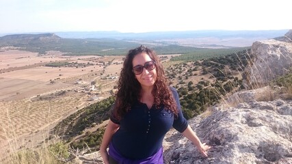 Naklejka premium woman in the desert