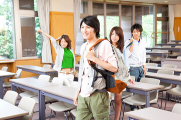 講義終わりの大学生