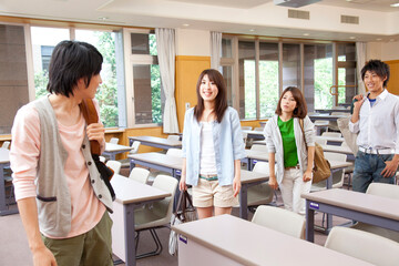 講義終わりの大学生