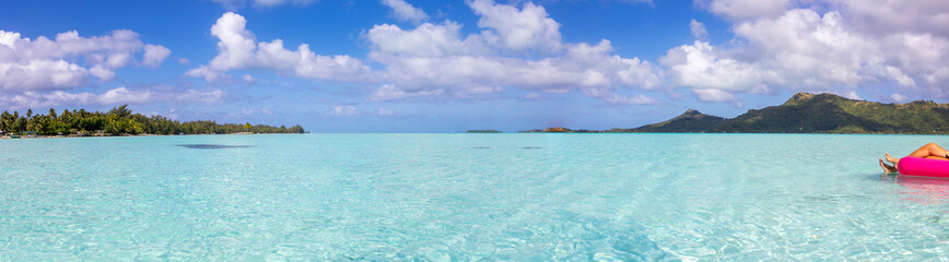 Panaramic view of beautiful clear turquoise ocean water in the South Pacific tropical island of Bora Bora © Mat Hayward