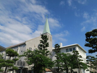 芦屋川沿いのカトリック芦屋教会