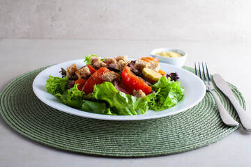 rosbife com salada, comida saudável