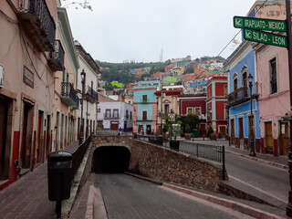 Fototapeta na wymiar View to the plaza de los angeles, Guanajuato, Mexico