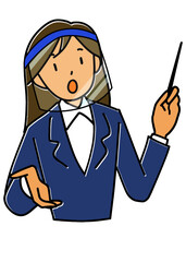 フェイスシールドをつけてプレゼントをする女性