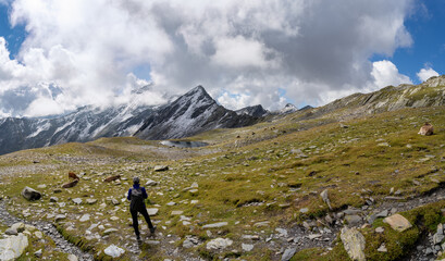 Bergwandern am grossen Sankt Bernhard Lacs de Tenetre
