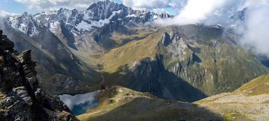 Bergwandern am grossen Sankt Bernhard Lacs de Tenetre