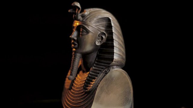 Statue of Egyptian Pharaon Tutankhamun Burial Mask, Spinning Close Up