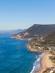 Fototapeta premium Mountain cliff coastline at Sydney south, view from Bald Hill Lookout.