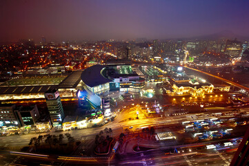 Obraz na płótnie Canvas The wonderful night view of cityscape and car light.