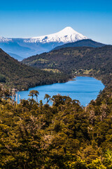Obraz premium volcano osorno viewpoints blue water cabulco villarica chile volcan thaw river snow on top chile puerto varas puerto mont pucon villarica osorno blue water blue sky sunset