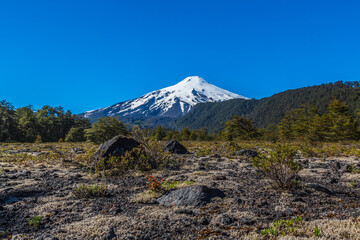 Fototapeta premium volcano osorno viewpoints blue water cabulco villarica chile volcan thaw river snow on top chile puerto varas puerto mont pucon villarica osorno blue water blue sky sunset