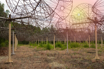 A long row of radio telescopic antennas