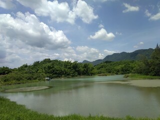 Fototapeta na wymiar lake and clouds in Taiwan