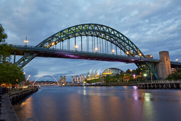 Fototapeta na wymiar The Tyne Bridge with the Sage arts centre spanning the Tyne between Newcastle and Gateshead
