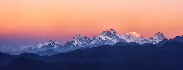 Crédence de cuisine en verre imprimé Himalaya Vue panoramique sur les montagnes enneigées de la célèbre réserve naturelle de l& 39 Annapurna, au Népal.