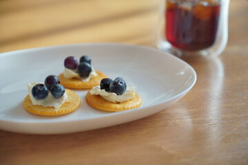 ブルーベリーとレアチーズのデザート