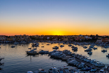 tramonto al porto di Lampedusa - obrazy, fototapety, plakaty