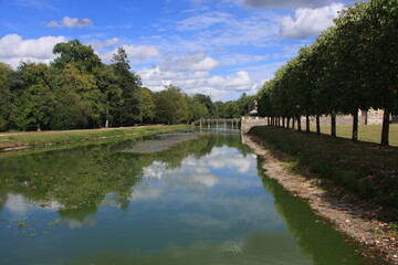 les douves à la Ferté Saint-Aubin