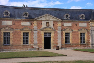 Fototapeta na wymiar Les écuries du château de la Ferté Saint Aubin