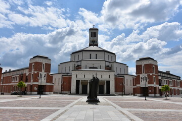 Sanktuarium Jana Pawła II i Centrum Pielgrzymkowe w Krakowie Łagiewnikach