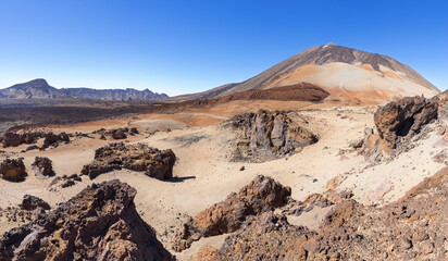 Vulkanlandschaft im Teide Nationalpark auf der Insel Teneriffa - Blick von der Montana Rajada -...