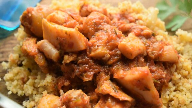 Cuscus con il polpo ft0208_0638 Couscous met octopus au poulpe	