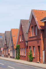 Alte rote Reihenhäuser aus Backstein, Otterndorf, Niedersachsen, Deutschland, Europa