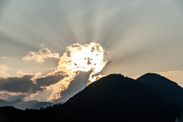 巨神のような雲