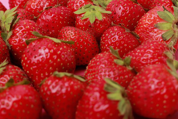 montón  de fresas de cerca