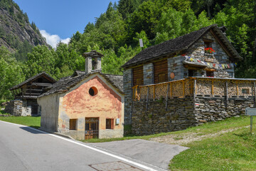 Fototapeta na wymiar Small village of Bavona valley in the Swiss alps
