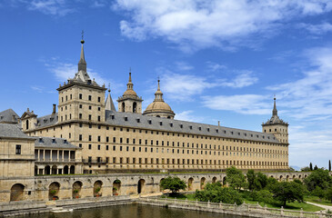 Fototapeta na wymiar monastery and royal residence San Lorenzo de El Escorial (Spain)