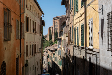 Fototapeta na wymiar old narrow alley in tuscan village, Tuscany, Italy