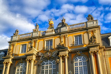 Fototapeta na wymiar Fassade eines historischen Schlosses in Bonn 