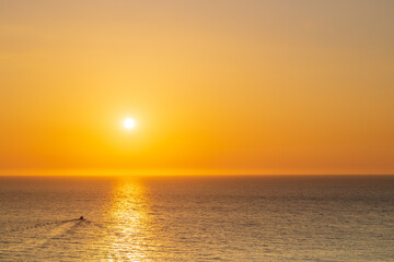 夏の魚見公園展望所から眺める響灘の夕暮れ【福岡県】