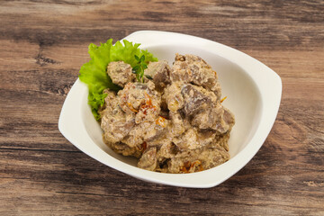 Chicken liver with cream and dry tomatoes