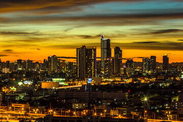 Fototapeta premium panoramic high-angle evening background of the city view,with natural beauty and blurred sunsets in the evening and the wind blowing all the time,showing the distribution of city center accommodation