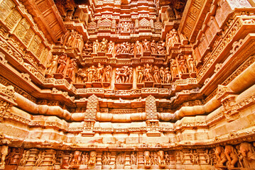 Friso erotico en el templo Chandella Kandariya Mahadeva(s.XI). Khajuraho .Madhya Pradesh.India.Asia.