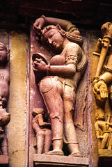 Apsara, relieve erotico en el templo de Devi Jagadambi(s.X). Khajuraho.Madhya Pradesh. India. Asia.