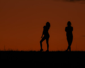 Fototapeta premium Families and children in the shadow and siloette of the sunset