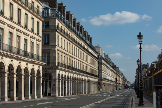 Rue de Rivoli, Mus&eacute;e du Louvre, Paris