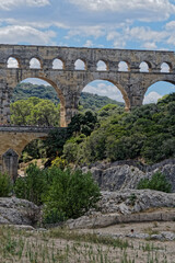 Fototapeta na wymiar Le pont du Gard monument historique depuis 1840 - France