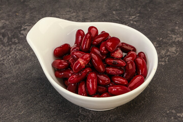 Red baked kidney in the bowl