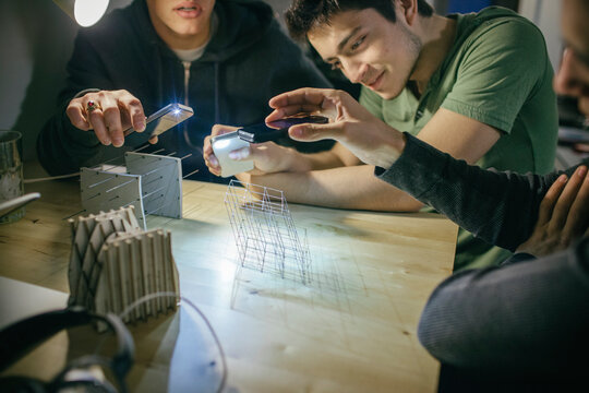 Students Having Fun Using Smartphone App to do Lighting Analysis of Structural Model