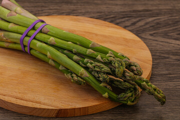 Vegan cuisine - Raw asparagus heap