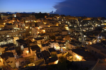 Panorama notturno di Matera la città dei Sassi - 375667777