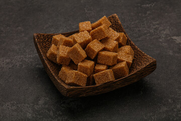 Cane sugar cubs in the bowl