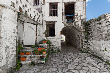 Fototapeta na wymiar Abandoned old house in the old town Marmaris, Turkey