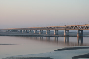 Obraz premium evening sunlight over the bridge