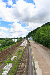 Fototapeta na wymiar Bahngleise von einem Bahnhof von oben fotografiert