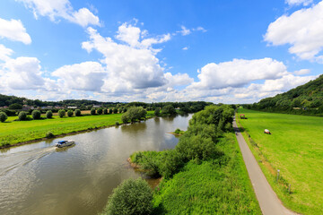 Weserradweg in der Porta Westfalica mit Blick auf das Kaiser-Wilhelm-Denkmal